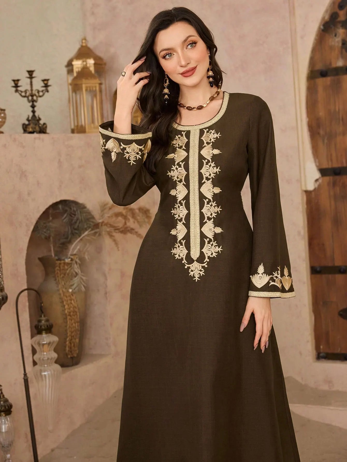 Elegant Embroidered Women's Thobe