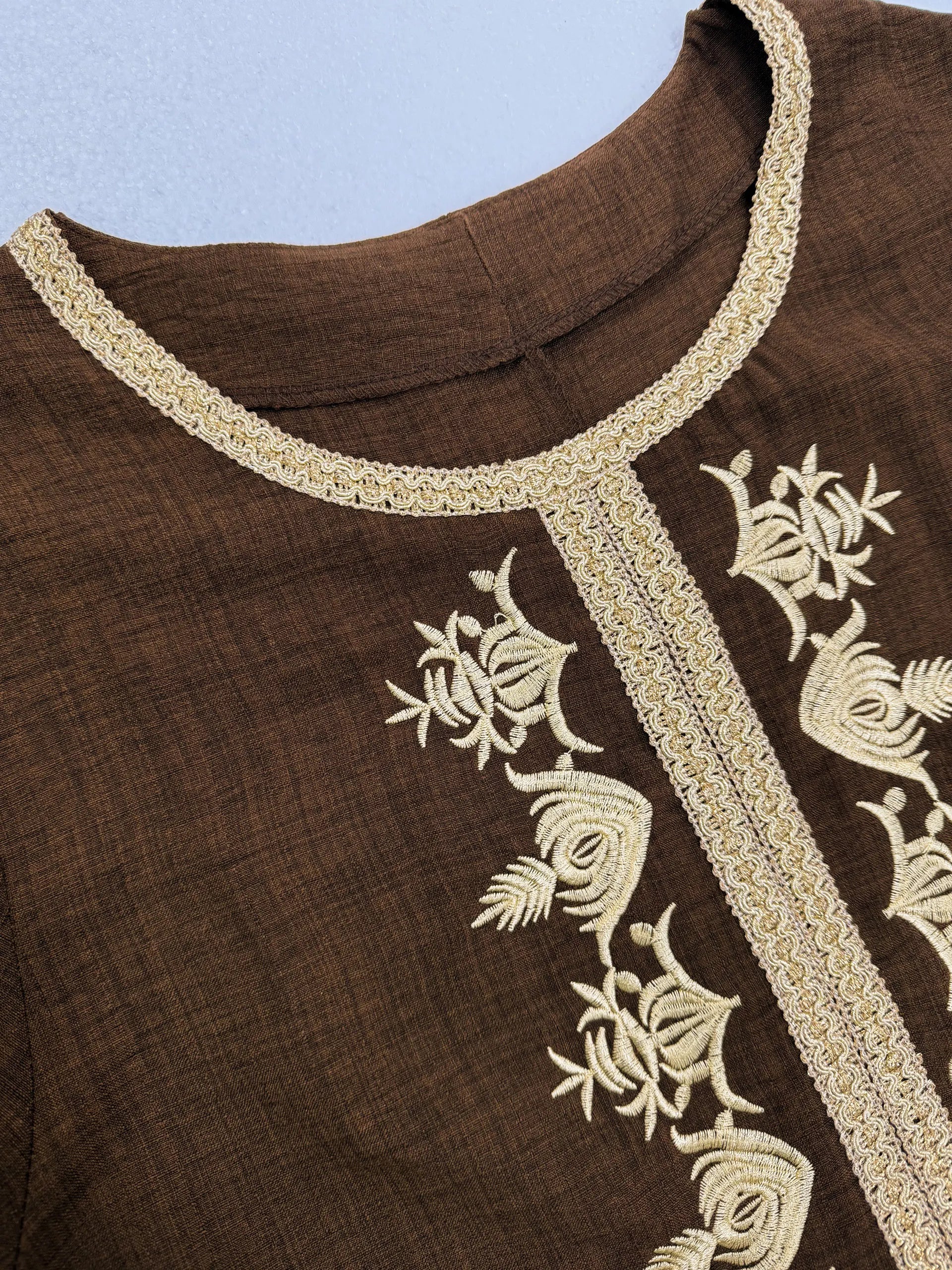 Elegant Embroidered Women's Thobe