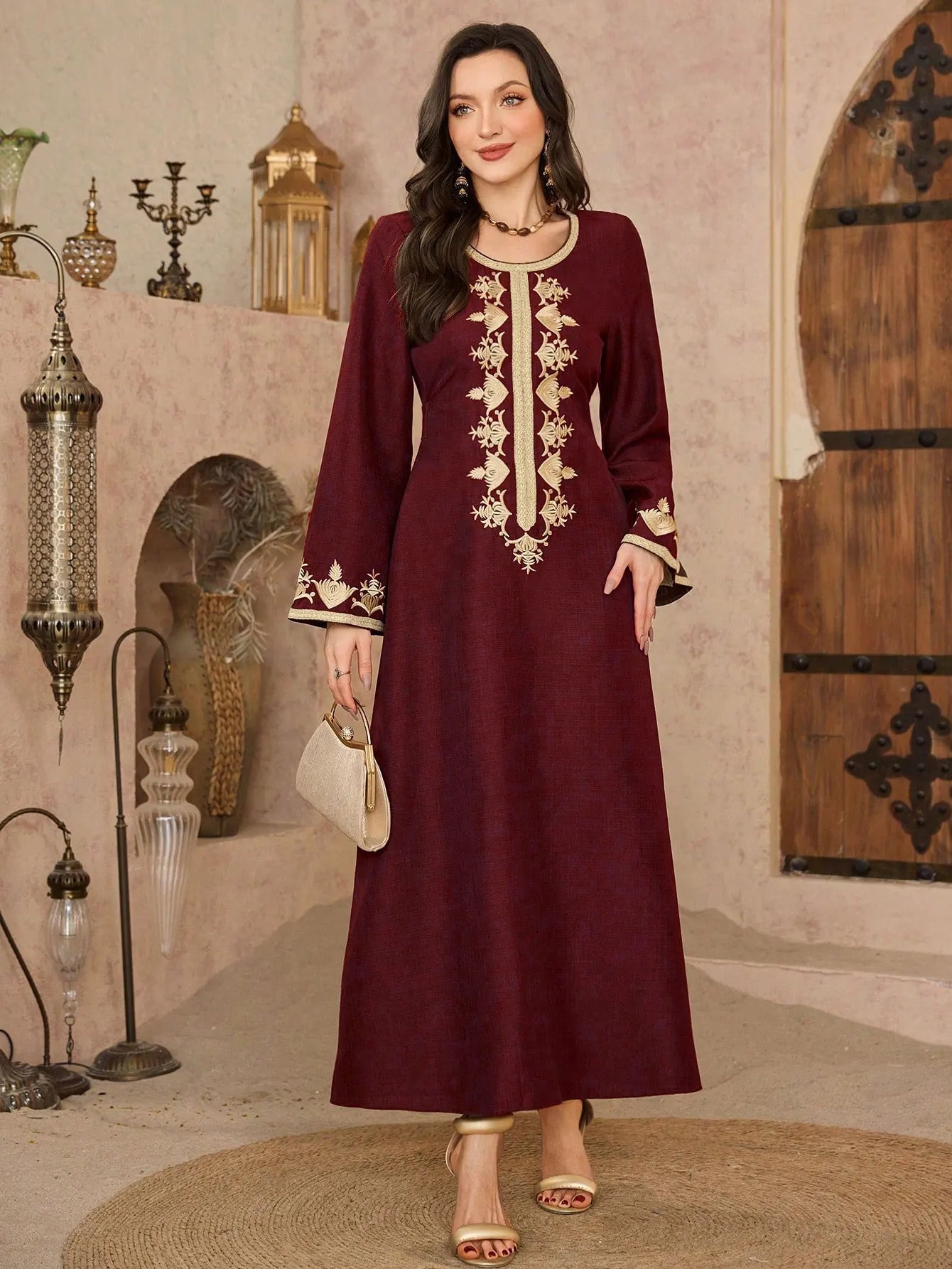 Elegant Embroidered Women's Thobe