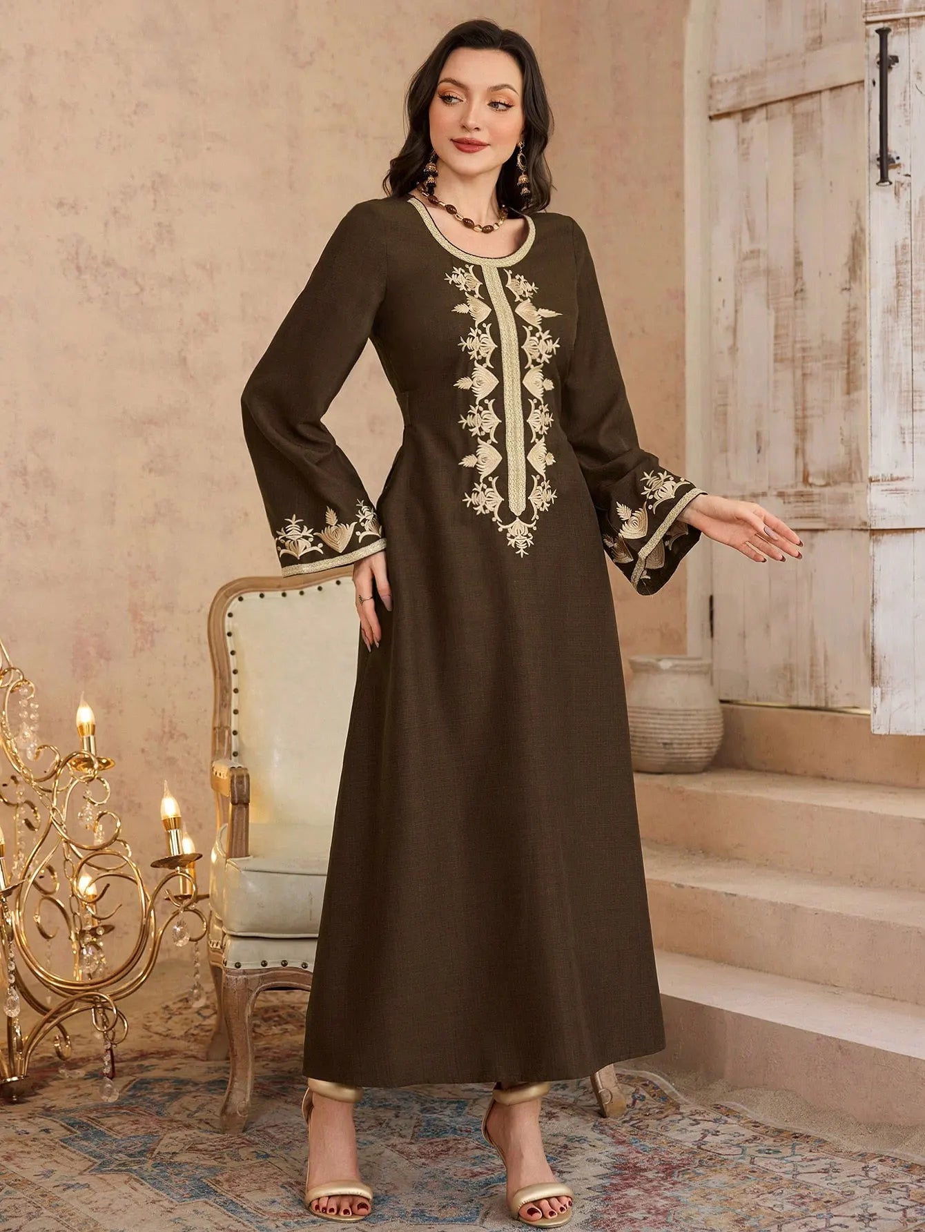 Elegant Embroidered Women's Thobe
