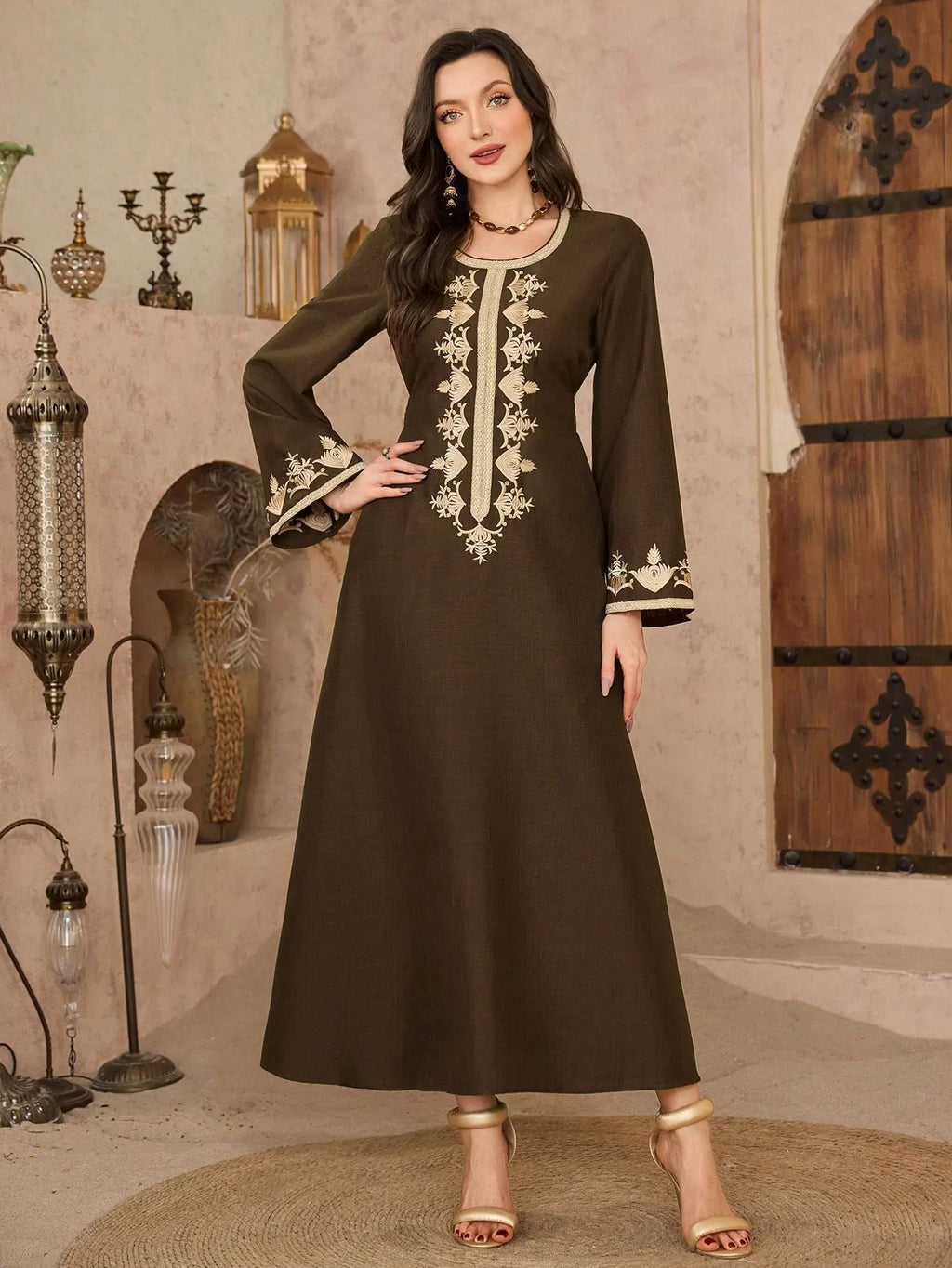 Elegant Embroidered Women's Thobe